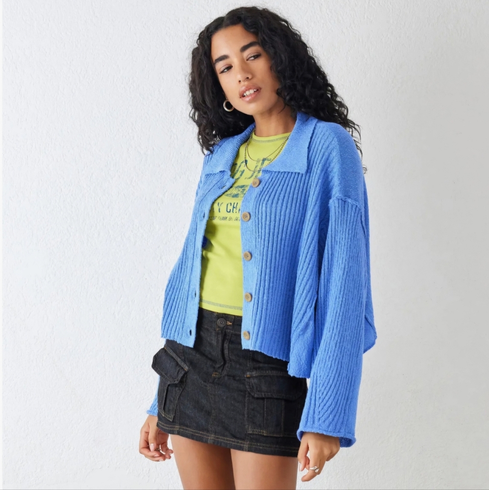 Urban Outfitters BDG Aubrey Blue Cropped Button Up Cardigan Slouchy Size Small.